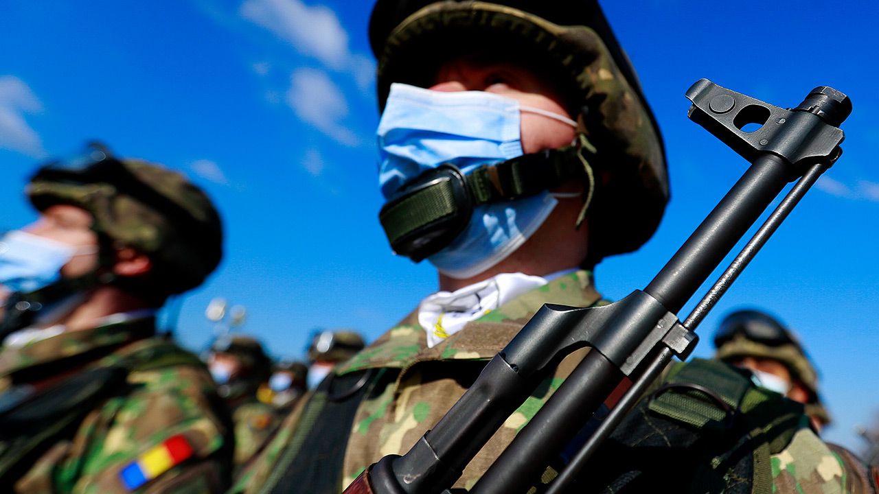 NATO planuje zwiększyć swoją obecność w Europie (fot. PAP/EPA/ROBERT GHEMENT) NATO planuje zwiększyć swoją obecność w Europie (fot. PAP/EPA/ROBERT GHEMENT)