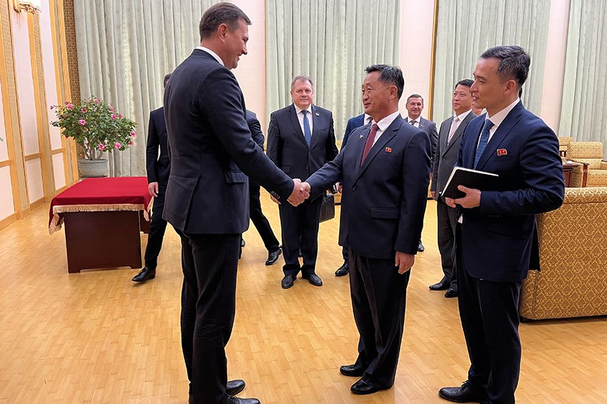 Міністр замежных справаў Беларусі Максім Рыжанкоў сустракаецца з паўночнакарэйскімі калегамі. (Фота: БелТА)