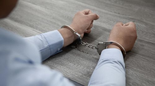 Мужчына ў кайданках. Здымак мае ілюстрацыйны характар. Фота: Freepik