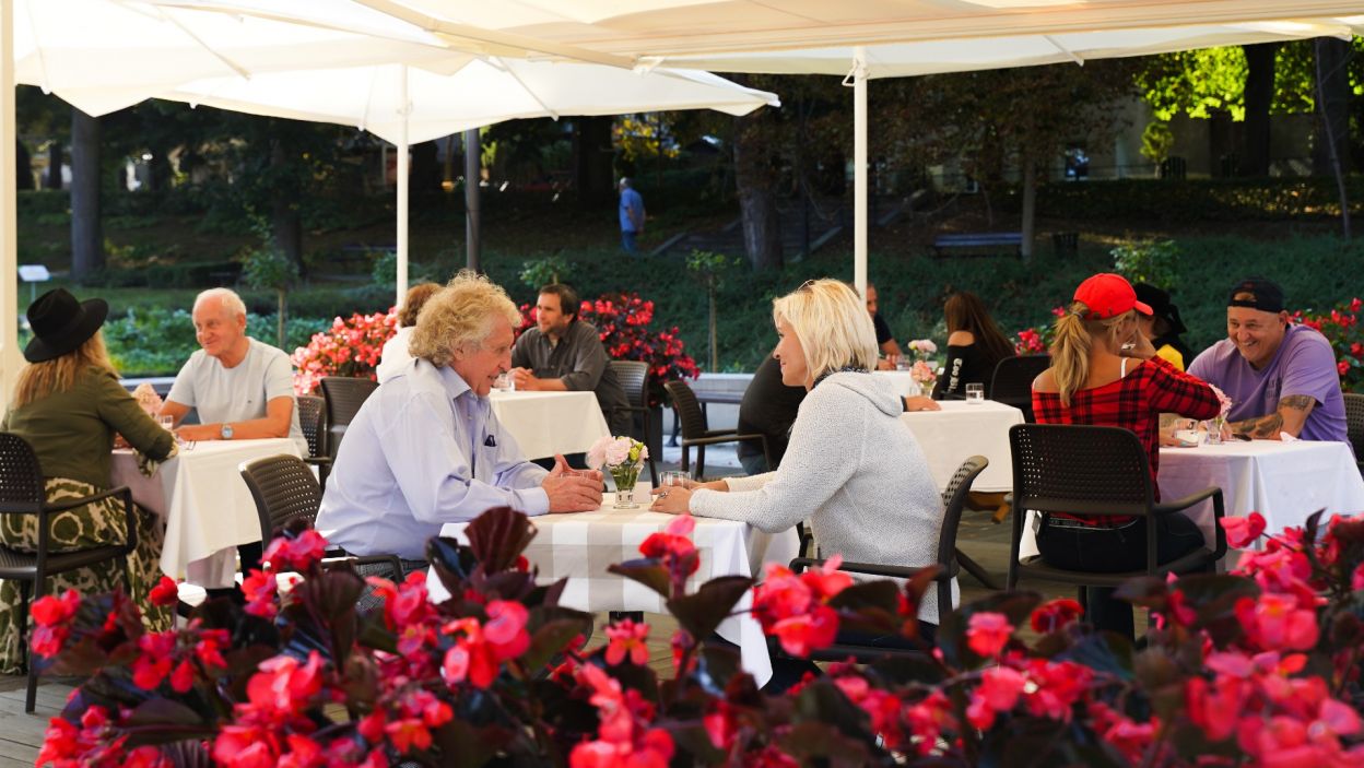 Chyba nie ma lepszego sposobu, aby poznać i wyczuć siebie nawzajem niż speed-dating (fot. TVP)