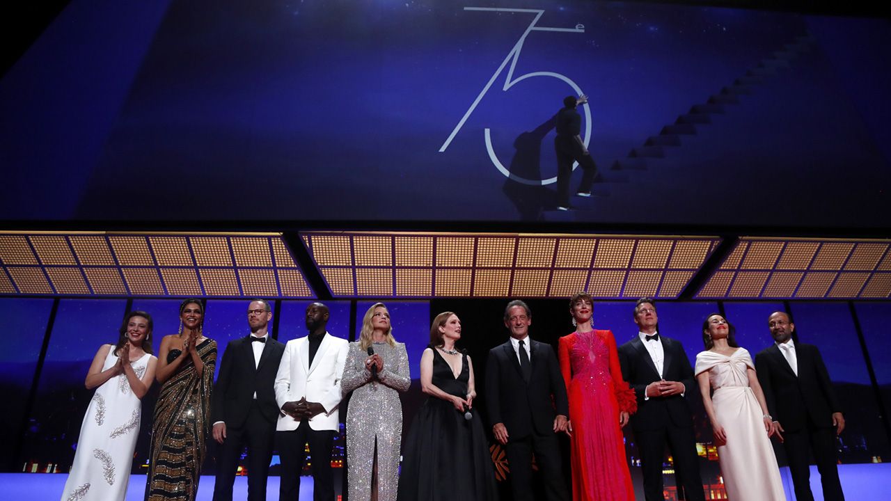 Członkowie jury festiwalu w Cannes (fot. PAP/EPA/GUILLAUME HORCAJUELO)