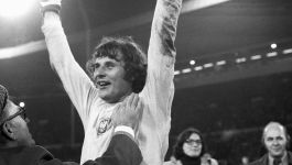 Jan Tomaszewski nie dowierzał temu, co widział. Polska zremisowała z Anglią i awansowała na mundial (Fot. PAP) Jan Tomaszewski, Anglia - Polska, Polska - Anglia, Wembley, Kazimierz Górski