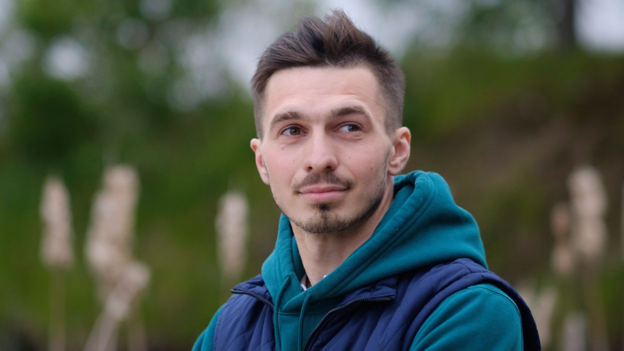 Najmłodszy z rolników przy wyborze kandydatek mógł liczyć na wsparcie mamy i siostry (fot. TVP)