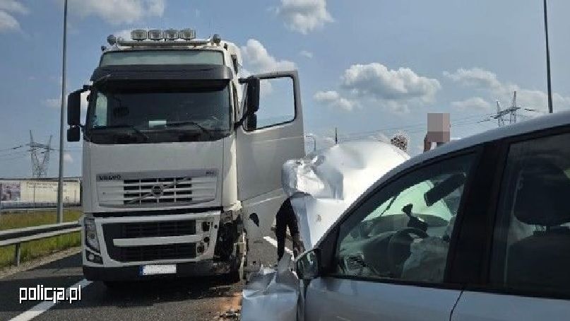Wypadek na drodze S6 - kobieta wjechała pod prąd (fot. policja)