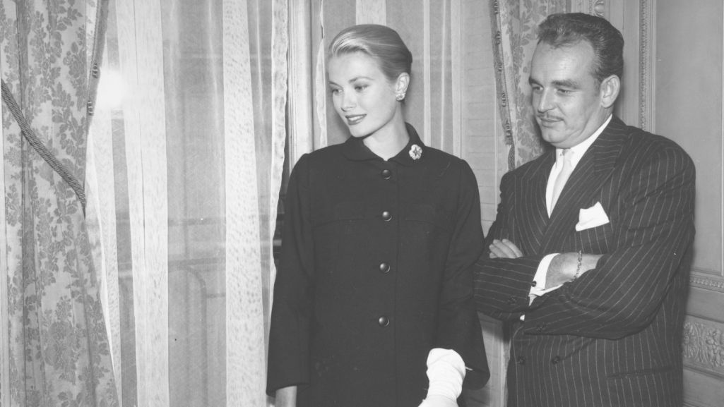 Książę Rainier i księżna Grace z Monako przybywają do Paryża. Fot. Keystone/Getty Images