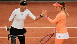 Kristina Mladenovic (L) i Timea Babos (P) (fot. Getty Images)