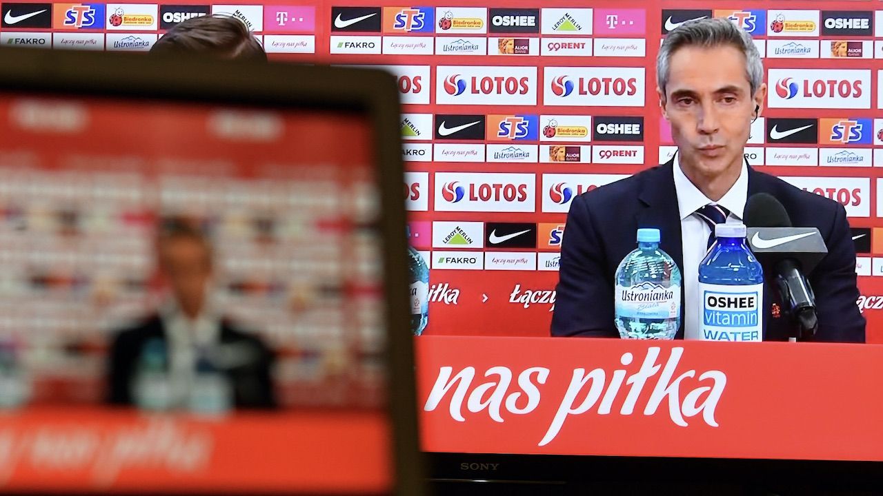 Trener Paulo Sousa podczas konfererencji prasowej online, 15 bm (fot. PAP/P.Nowak)