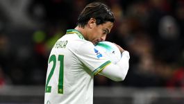 Paulo Dybala nie wykorzystał rzutu karnego w meczu AC Milan – AS Roma, przez co jego drużyna przegrała 0:1 (fot. Getty)