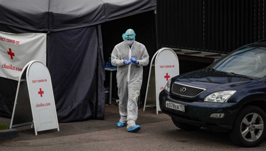 Rosja nie radzi sobie z pandemią (fot. PAP/EPA/YURI KOCHETKOV)