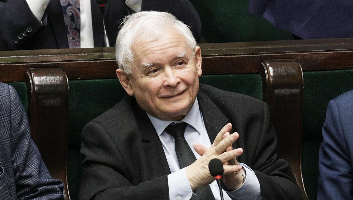 Partia Jarosława Kaczyńskiego zdecydowanie nad KO (fot. Forum/Andrzej Hulimka)