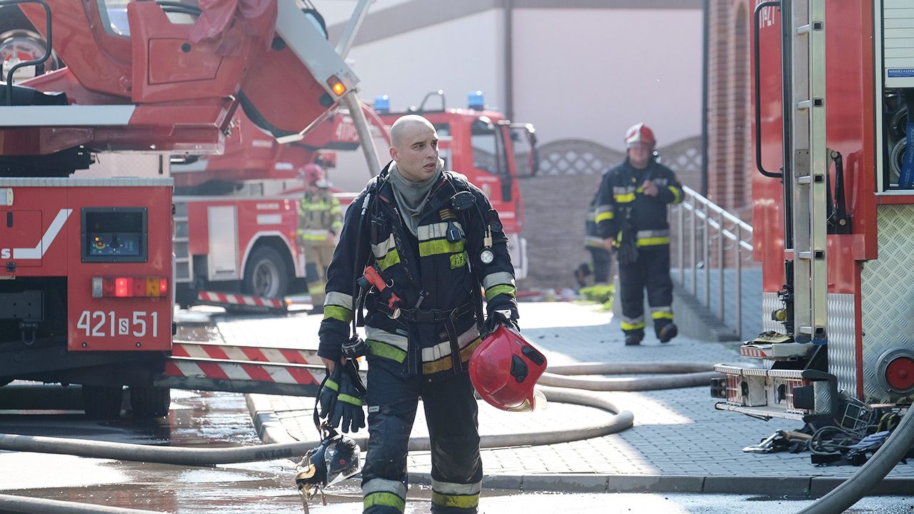 Na pogorzelisku znaleziono zwłoki (fot. PAP/Andrzej Grygiel) Na pogorzelisku znaleziono zwłoki (fot. PAP/Andrzej Grygiel)
