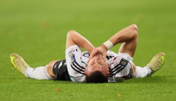 Legia Warszawa ma coraz więcej kontuzjowanych zawodników. Jean-Pierre Nsame i Henrique Arreiol leczylio urazy już wcześniej. Teraz do grupy dołączyli Rafał Augustyniak, Noah Weisshaupt i Artur Jędrzejczyk. Na boisku pomocy medyków potrzebował Arkadiusz Reca, który nabawił się urazu mięśnia dwugłowego