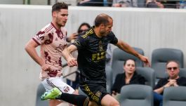 Jarosław Niezgoda i Giorgio Chiellini w meczu MLS (fot. Getty).