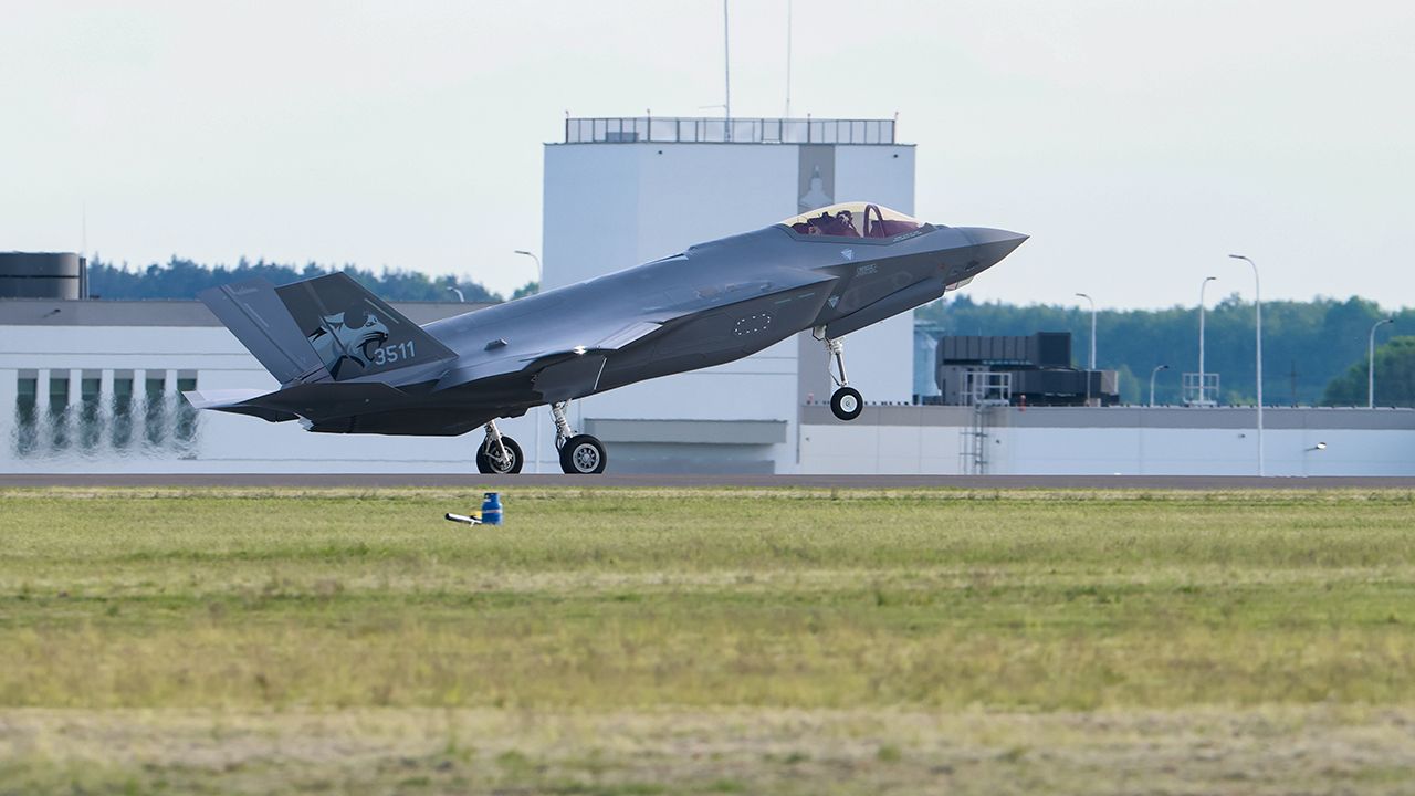 Myśliwce F-35 przelecą nad trzema polskimi miastami