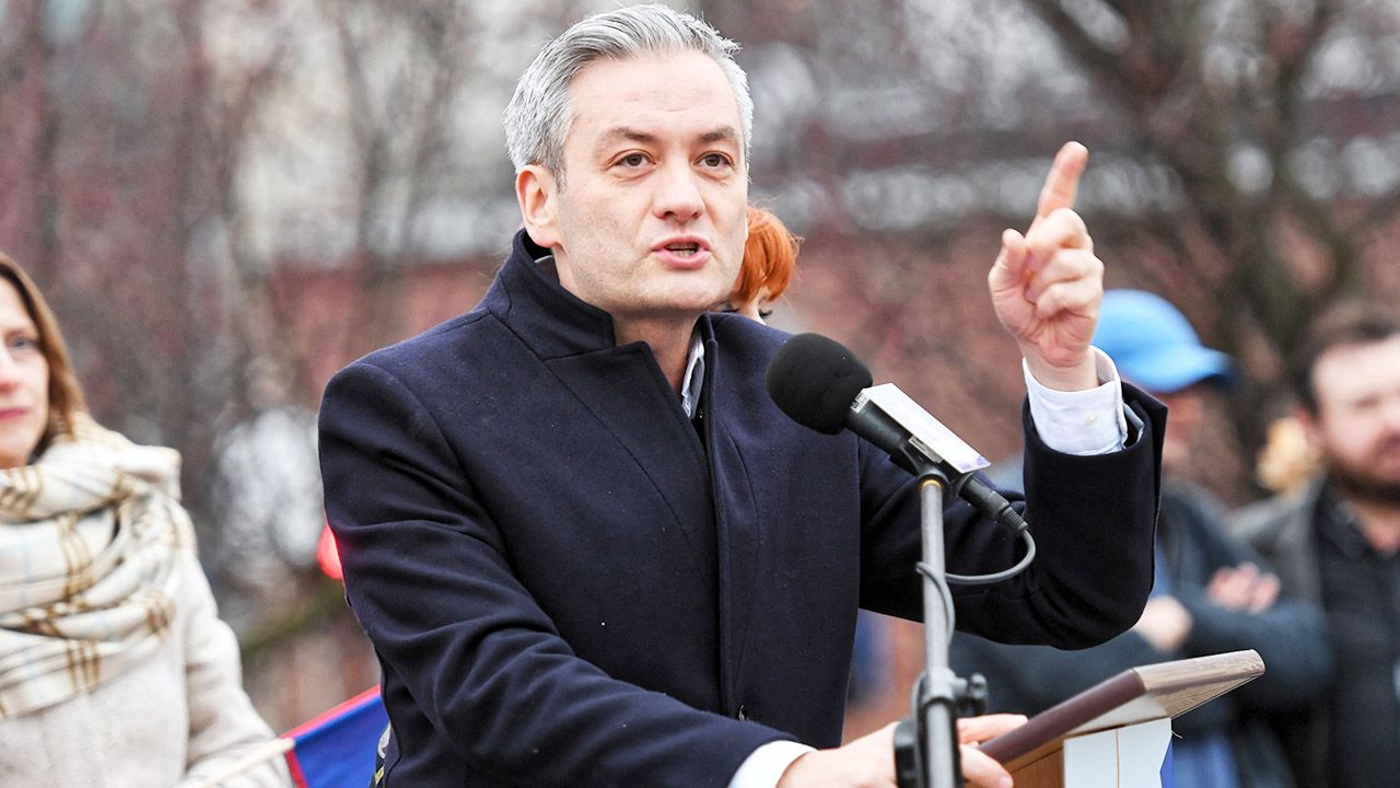 Lider Wiosny Robert Biedroń o swoim starcie w wyborach do PE (fot. PAP/Marcin Bielecki) Lider Wiosny Robert Biedroń o swoim starcie w wyborach do PE (fot. PAP/Marcin Bielecki)