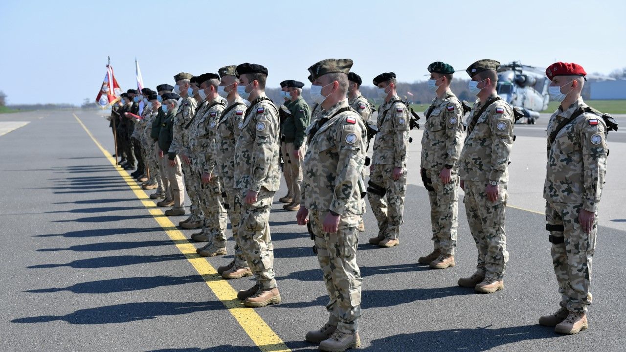 Wylot żołnierzy na misję NATO w Turcji (fot. PAP/Adam Warżawa) Wylot żołnierzy na misję NATO w Turcji (fot. PAP/Adam Warżawa)