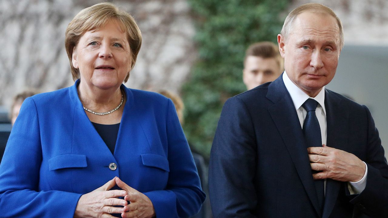 Angela Merkel i Władimir Putin (fot. Adam Berry/Getty Images) Angela Merkel i Władimir Putin (fot. Adam Berry/Getty Images)