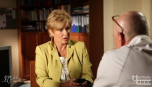 Tretter między młotem a kowadłem?