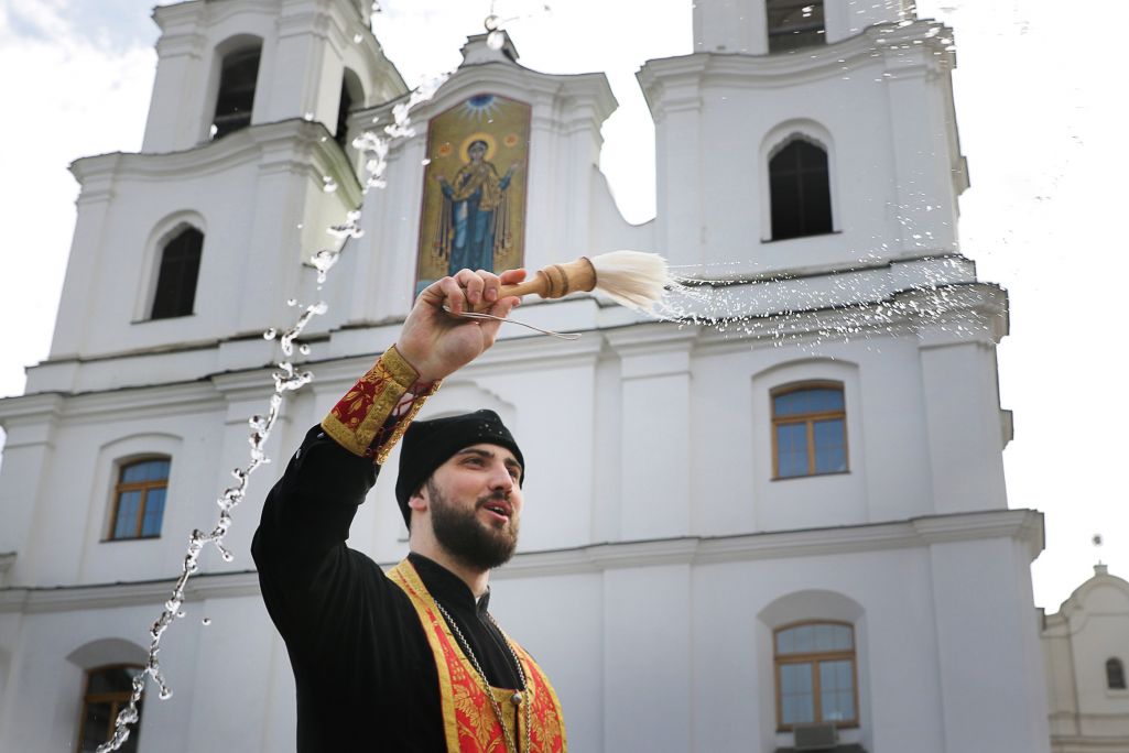 Вялікдзень у Менскім кафедральным саборы. (Фота: Ірына Арахоўская / Belsat.eu)