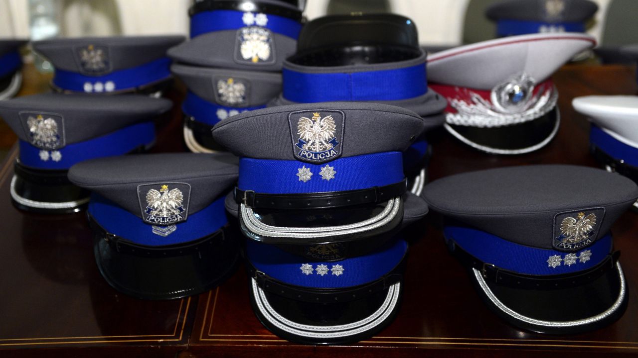 Były policjant wydziału kryminalnego ostródzkiej policji został skazany za stalking podwładnej (fot. arch. PAP/ PAP/Radek Pietruszka) Były policjant wydziału kryminalnego ostródzkiej policji został skazany za stalking podwładnej (fot. arch. PAP/ PAP/Radek Pietruszka)