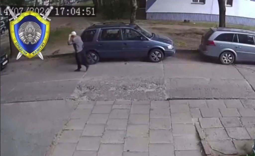 Кадр з камеры вонкавага назірання. (Фота: скрыншот з відэа / Правда Гомель / Telegram)