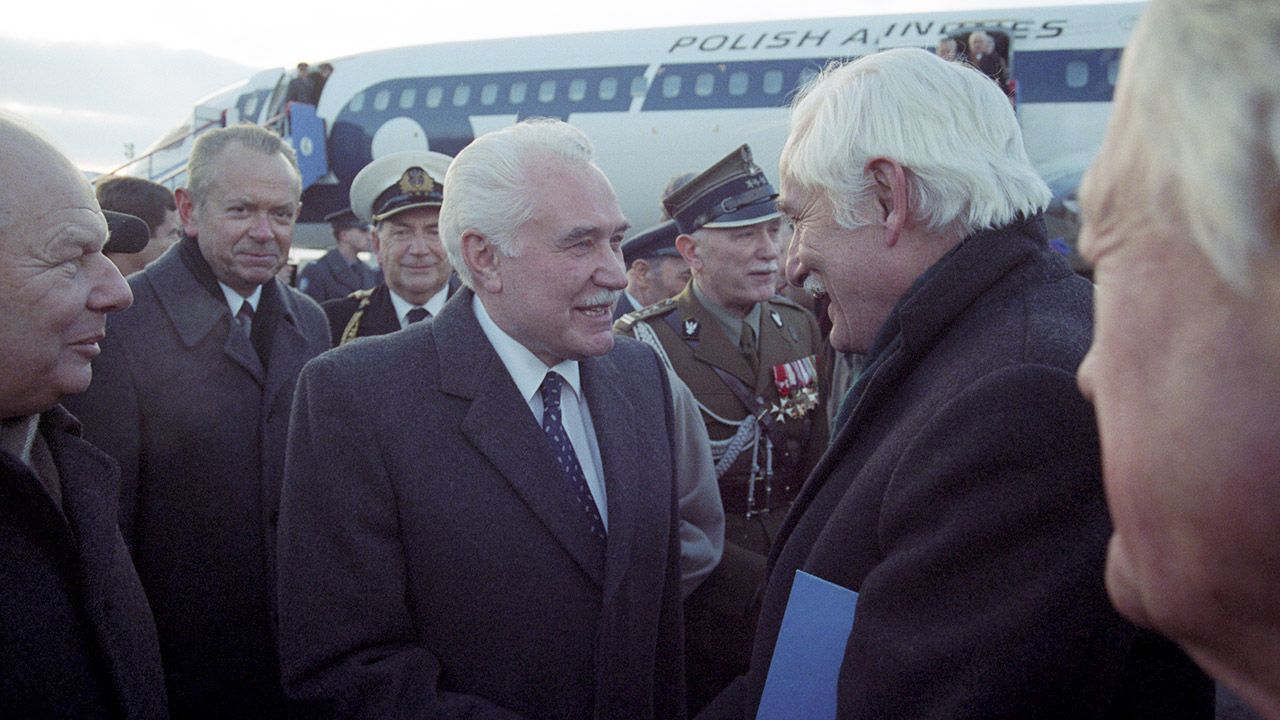 Na urząd prezydenta RP na uchodźstwie Ryszard Kaczorowski został zaprzysiężony w lipcu 1989 roku (fot. arch.PAP/Cezary Słomiński)