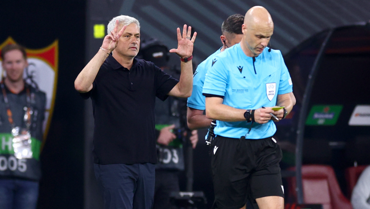 Anthony Taylor antybohaterem finału Ligi Europy. "Jeden z najgorzej