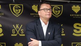 Trener GKS Tychy Pekka Tirkkonen podczas meczu 11. kolejki Ekstraligi hokeja na lodzie z GKS Katowice