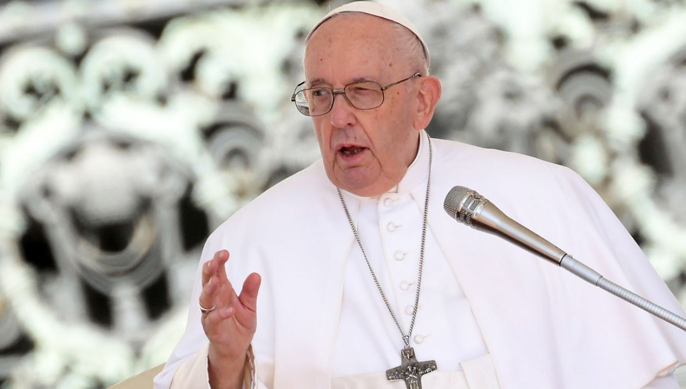 Co dolega papieżowi? (fot. PAP/EPA/ETTORE FERRARI)