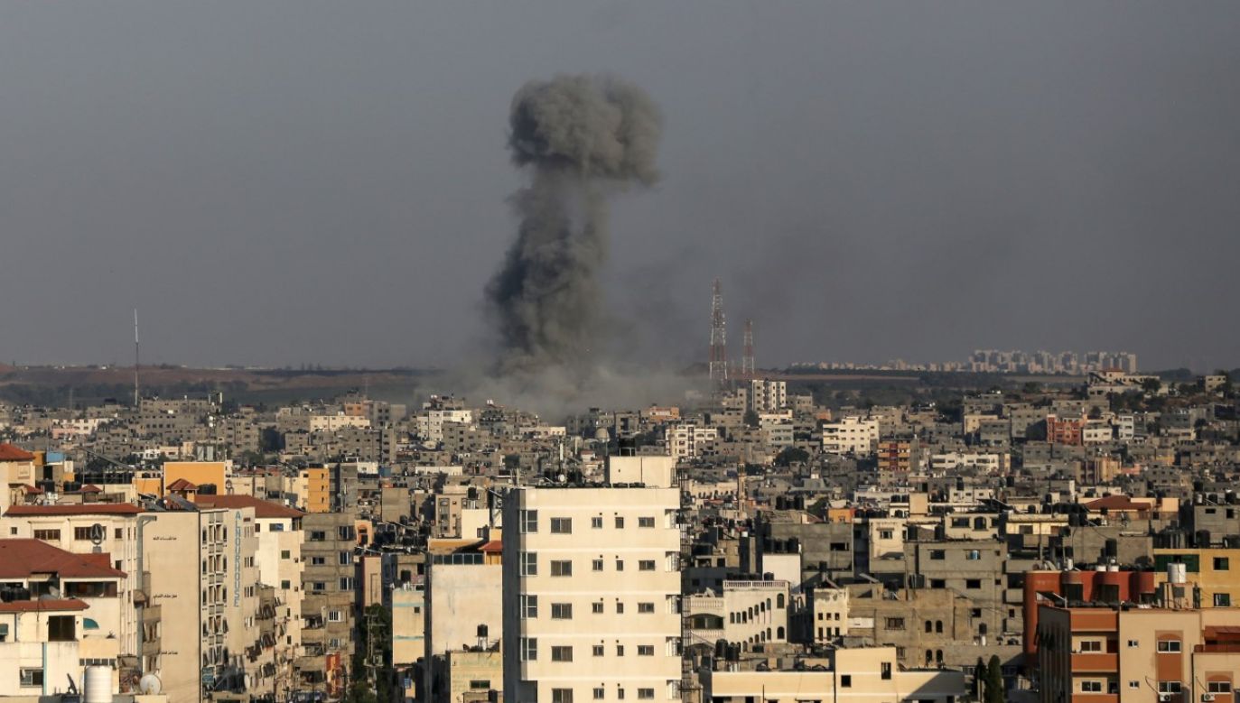 Atak izraelskiego lotnictwa na pozycje ogniowe Palestyńskiego Islamskiego Dżihadu (fot. Majdi Fathi/NurPhoto via Getty Images)
