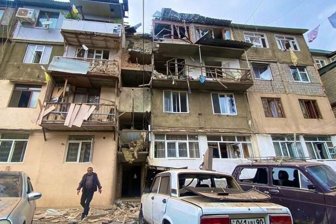 Разбураны дом у Сцепанакерце, горадзе ў Нагорным Карабаху. Верасень 2023 года. (Фота: gazeta.uz)