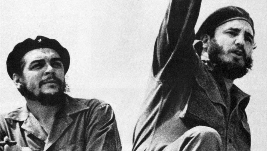 Che i Fidel Castro zaprowadzili komunistyczny reżim na Kubie (fot. Wiki/Museo Che Guevara/Alberto Korda)