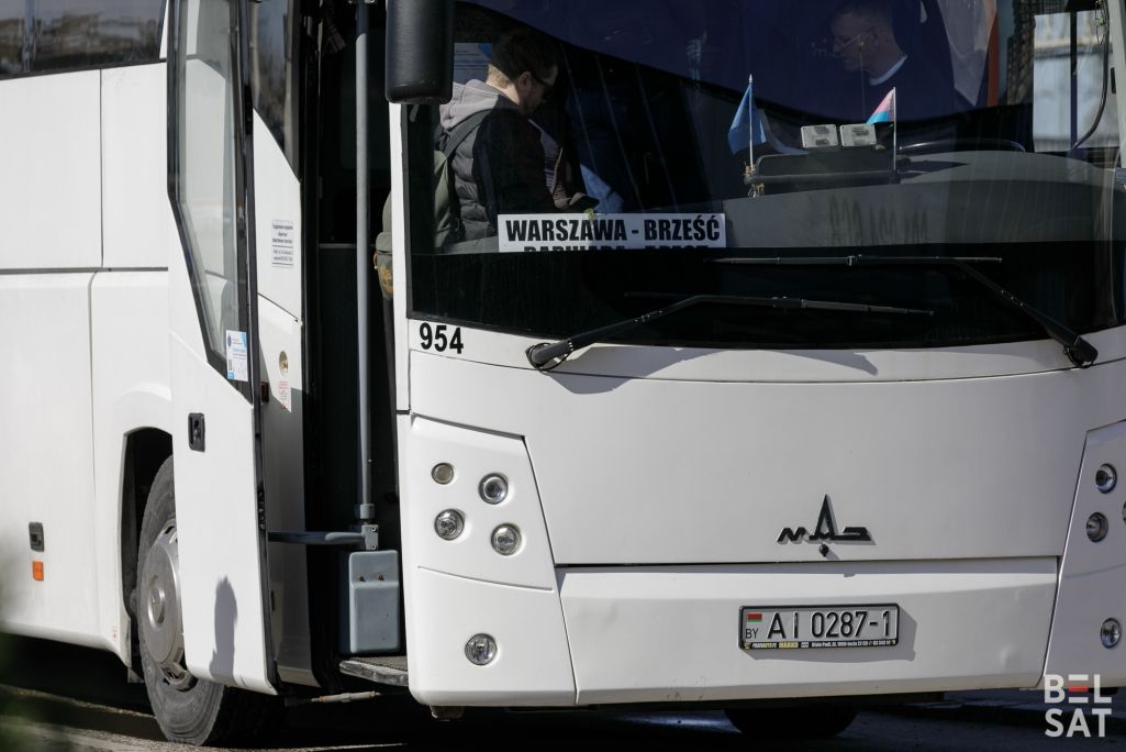 Аўтобус «Варшава – Берасце» на вакзале «Варшава Заходняя». Варшава, Польшча. 29 сакавіка 2024 года. (Фота: Белсат)