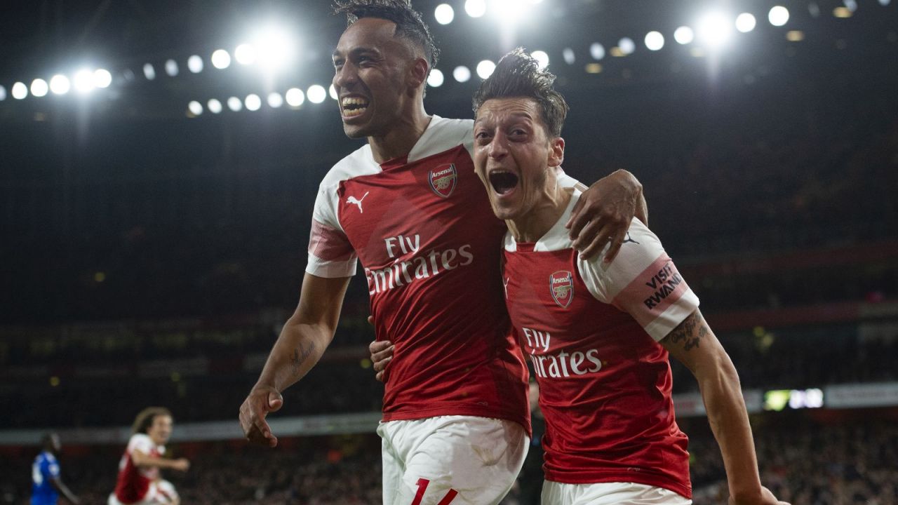 Pierre-Emerick Aubameyang i Mesut Oezil (fot. Getty Images)