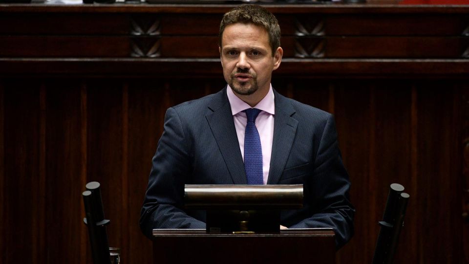 Rafał Trzaskowski mówi, że nie podniesie wieku ...