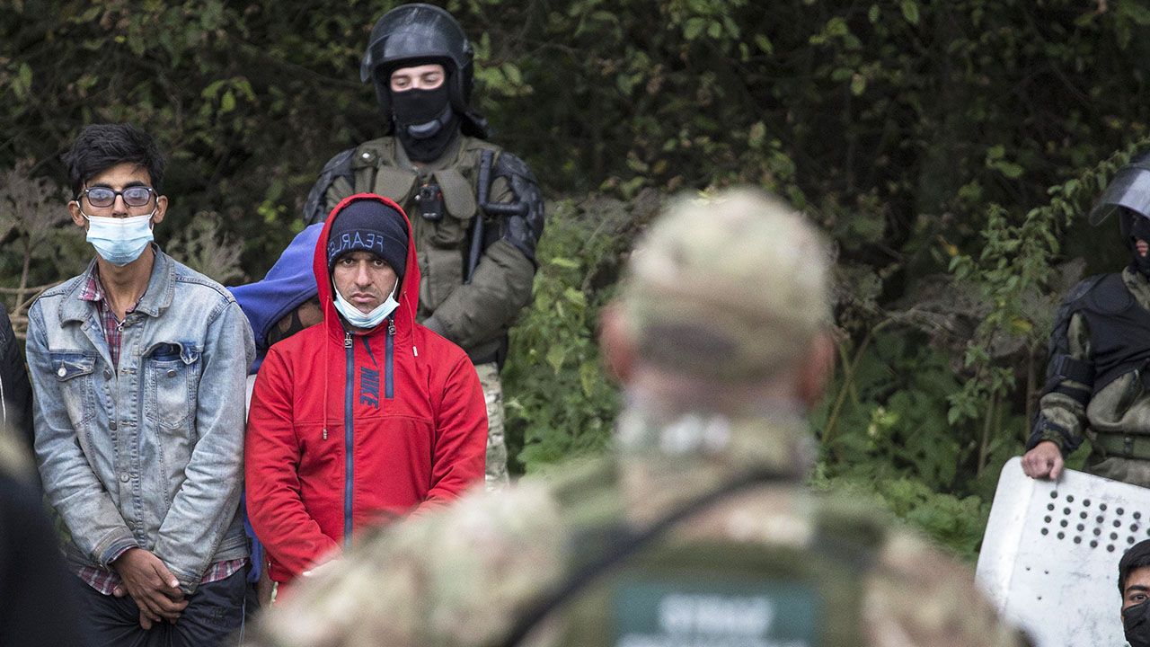 Codziennie dochodzi do około 200 prób nielegalnego przekroczenia granicy (fot. Maciej Luczniewski/NurPhoto via Getty Images) Codziennie dochodzi do około 200 prób nielegalnego przekroczenia granicy (fot. Maciej Luczniewski/NurPhoto via Getty Images)