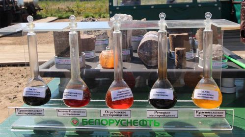 Здабытая ў Беларусі нафта. Фота: belchemoil.by 