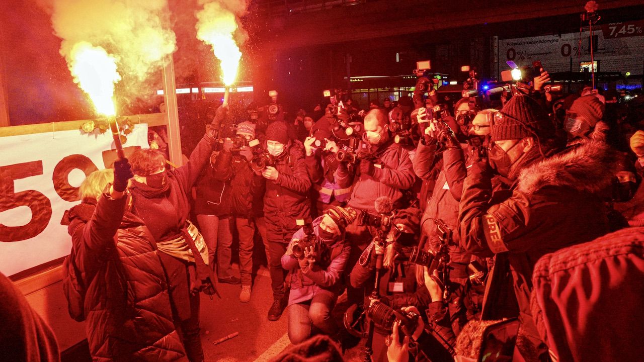 Do protestów doszło wczoraj popołudniu w centrum Warszawy (fot. PAP/Mateusz Marek) Do protestów doszło wczoraj popołudniu w centrum Warszawy (fot. PAP/Mateusz Marek)