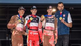 Rafał Dobrucki (z prawej) był trenerem żużlowej reprezentacji Polski od 2020 roku. W tym czasie poprowadził ją do zdobycia tytułu Drużynowego Mistrza Świata (fot. Getty) Rafał Dobrucki (z prawej) był trenerem żużlowej reprezentacji Polski od 2020 roku. W tym czasie poprowadził ją do zdobycia tytułu Drużynowego Mistrza Świata (fot. Getty)