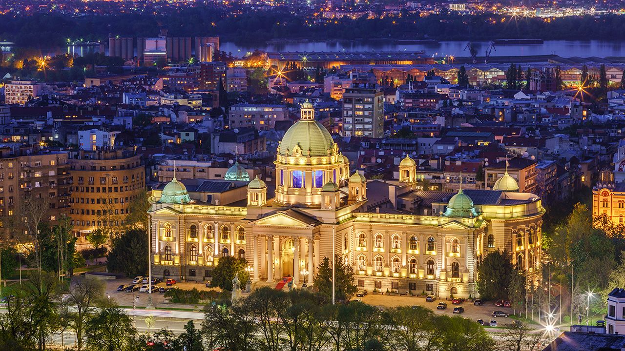 Budynek serbskiego parlamentu w Belgradzie (fot. Shutterstock/Predrag Mladenovic)