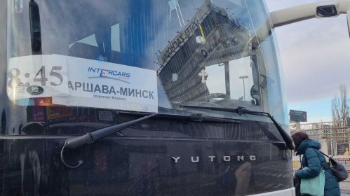 Аўтобус «Intercars» на вакзале «Варшава Заходняя». Варшава, Польшча. 8 студзеня 2025 года. Фота  Белсат