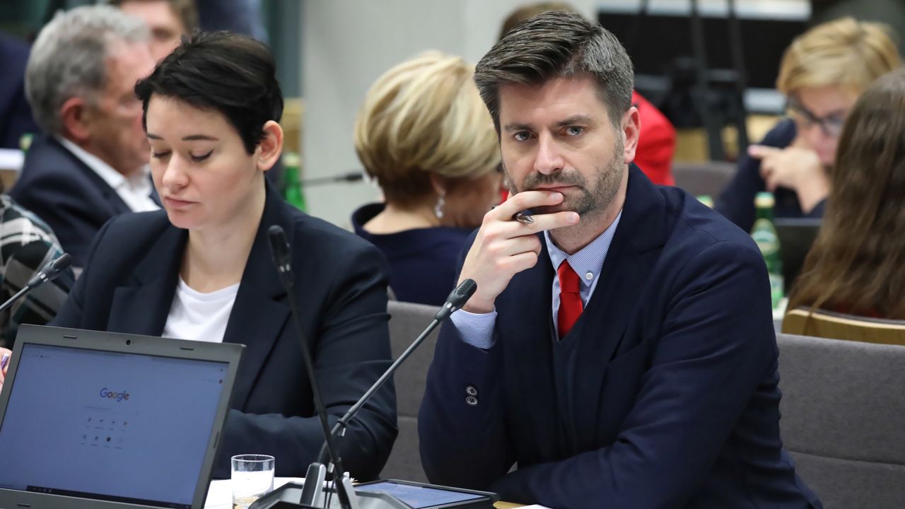 Nie przyjęte na komisji poprawki opozycji zostaną zgłoszone jako wnioski mniejszości (fot. PAP/Tomasz Gzell) Nie przyjęte na komisji poprawki opozycji zostaną zgłoszone jako wnioski mniejszości (fot. PAP/Tomasz Gzell)