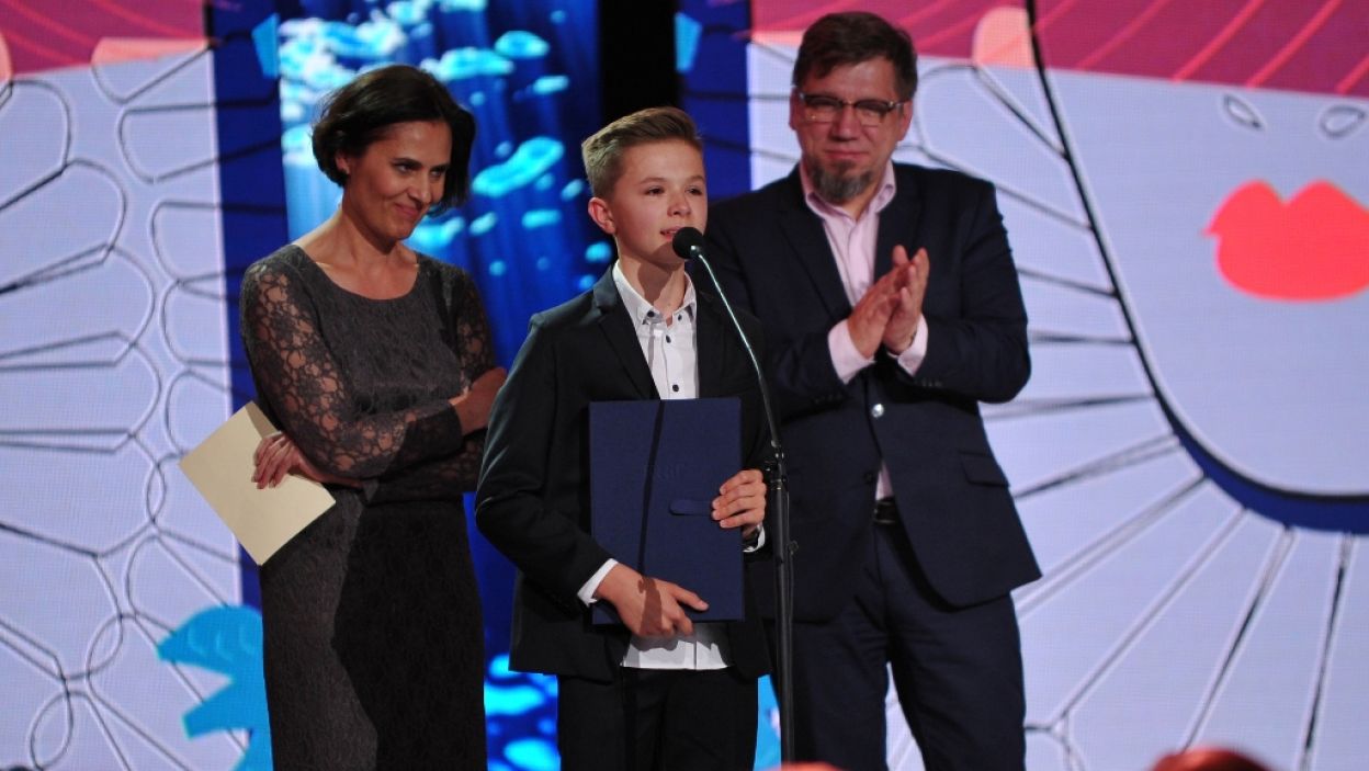 Dziecięcy aktor dubbingowy Bernard Lewandowski otrzymał nagrodę za słuchowisko dla dzieci i młodzieży Teatru Polskiego (fot. N. Młudzik/TVP)