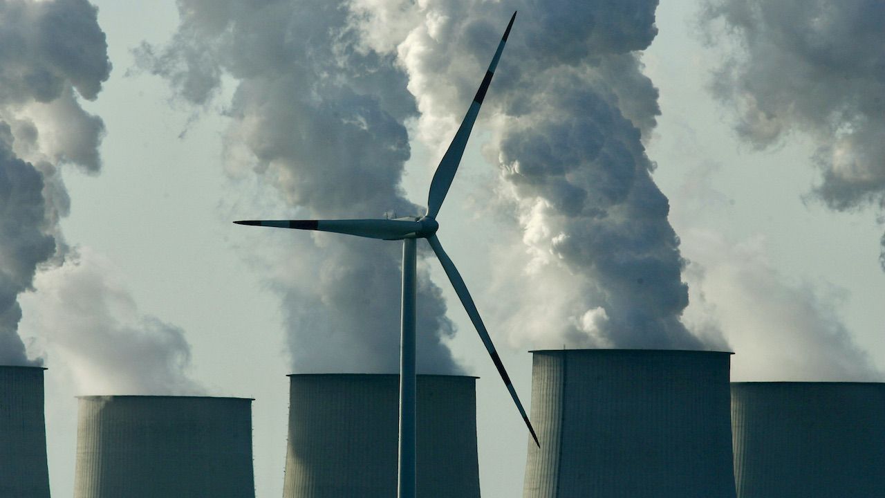 Unia Europejska planuje drastycznie ograniczyć emisję CO2 (fot. Sean Gallup/Getty Images) Unia Europejska planuje drastycznie ograniczyć emisję CO2 (fot. Sean Gallup/Getty Images)