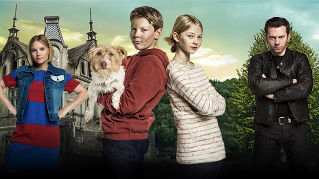 Bohaterką filmu „Tarapaty” jest Julka, która podczas wakacji u ciotki odkrywa plan prowadzący do ukrytego skarbu. Fot. Materiały prasowe TVP