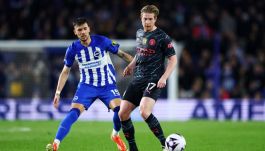 Jakub Moder i Kevin De Bruyne (fot. Getty Images)
