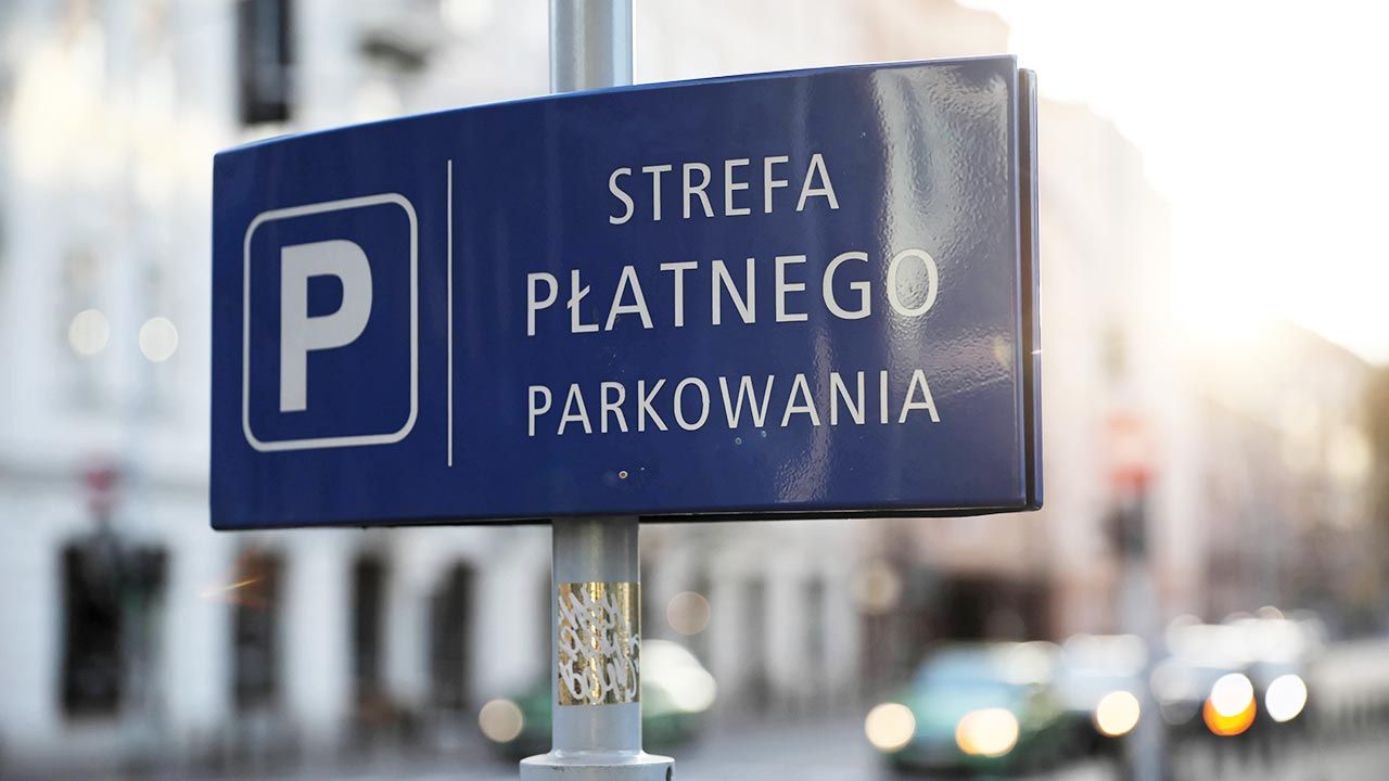 Od 15 listopada strefa płatnego parkowania zaczęła obowiązywać na terenie Ochoty i Żoliborza(fot. PAP/Leszek Szymański)