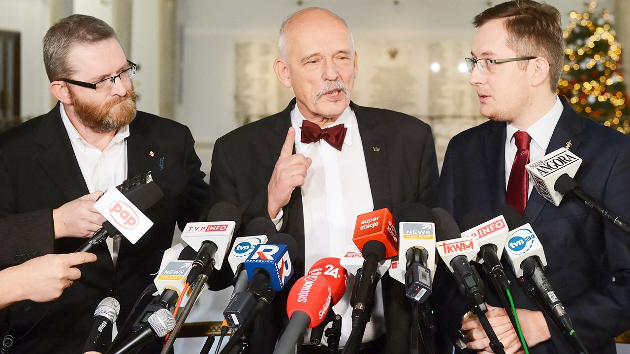 „Idziemy do wyborów i liczymy na znacznie lepszy wynik niż państwo liczycie”, powiedział Janusz Korwin-Mikke (fot. PAP/Jakub Kamiński) „Idziemy do wyborów i liczymy na znacznie lepszy wynik niż państwo liczycie”, powiedział Janusz Korwin-Mikke (fot. PAP/Jakub Kamiński)