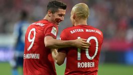 Robert Lewandowski (L) i Arjen Robben (fot. Getty)