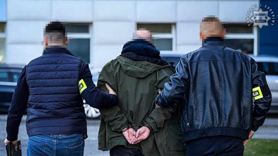 Mężczyzna, w zamian za przyjmowane łapówki, wydawał pozytywne decyzje administracyjne. Fot. Policja Śląska